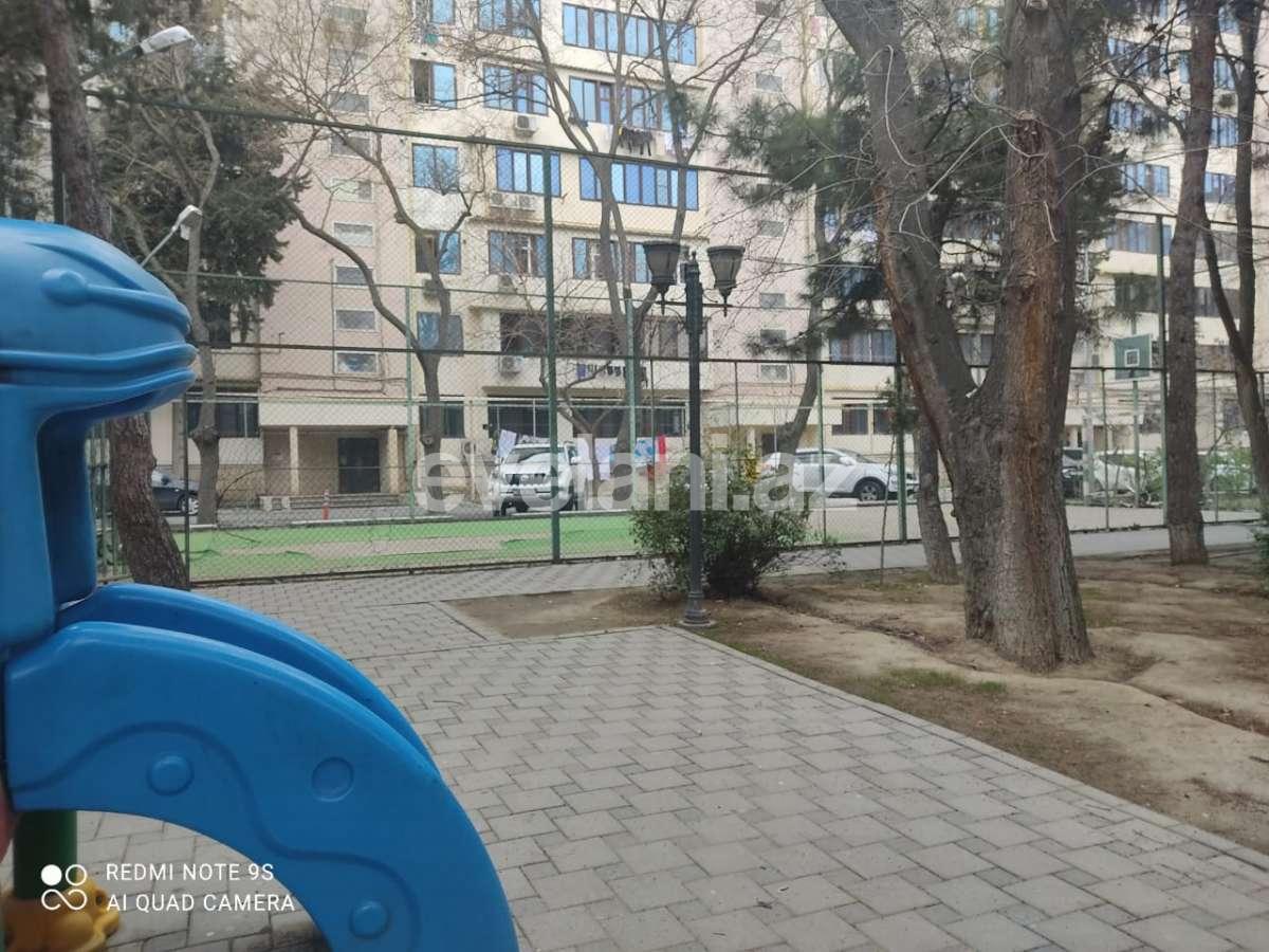 Rent, old building, 4 room, 100 m², Baku, Binagadi r, 8-th microdistrict d, Azadlig prospekti m.