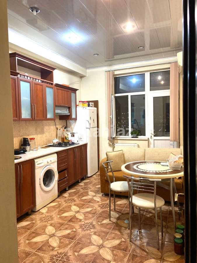 Satılır, yeni tikili, 2 otaqlı, 70 m², Bakı, Nizami r, Qara Qarayev m.