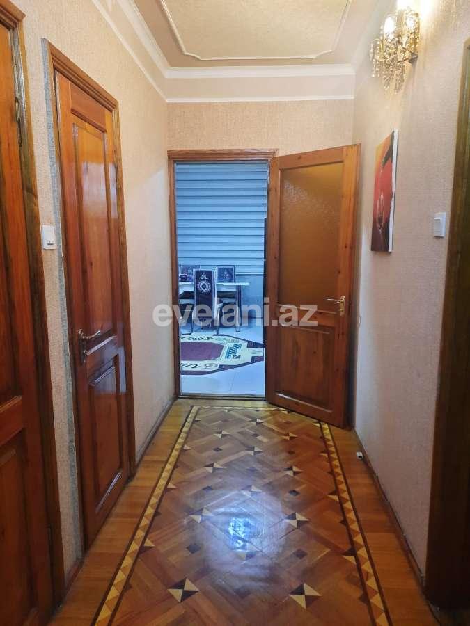 Satılır, köhnə tikili, 5 otaqlı, 125 m², Bakı, Binəqədi r, 8-ci mikrorayon q.