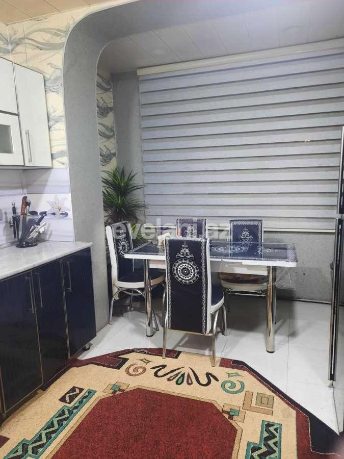 Satılır, köhnə tikili, 5 otaqlı, 125 m², Bakı, Binəqədi r, 8-ci mikrorayon q.