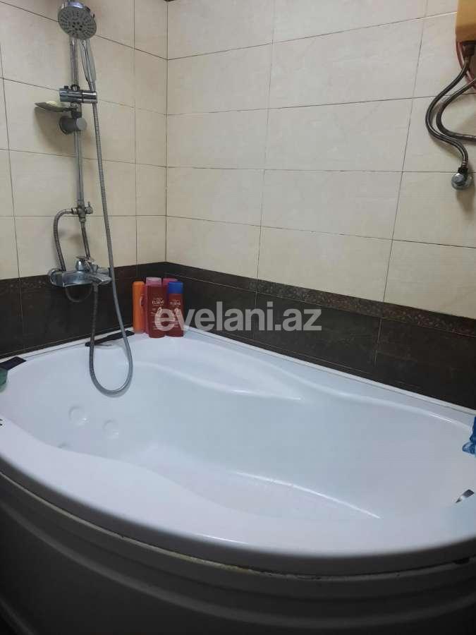 Satılır, köhnə tikili, 5 otaqlı, 125 m², Bakı, Binəqədi r, 8-ci mikrorayon q.