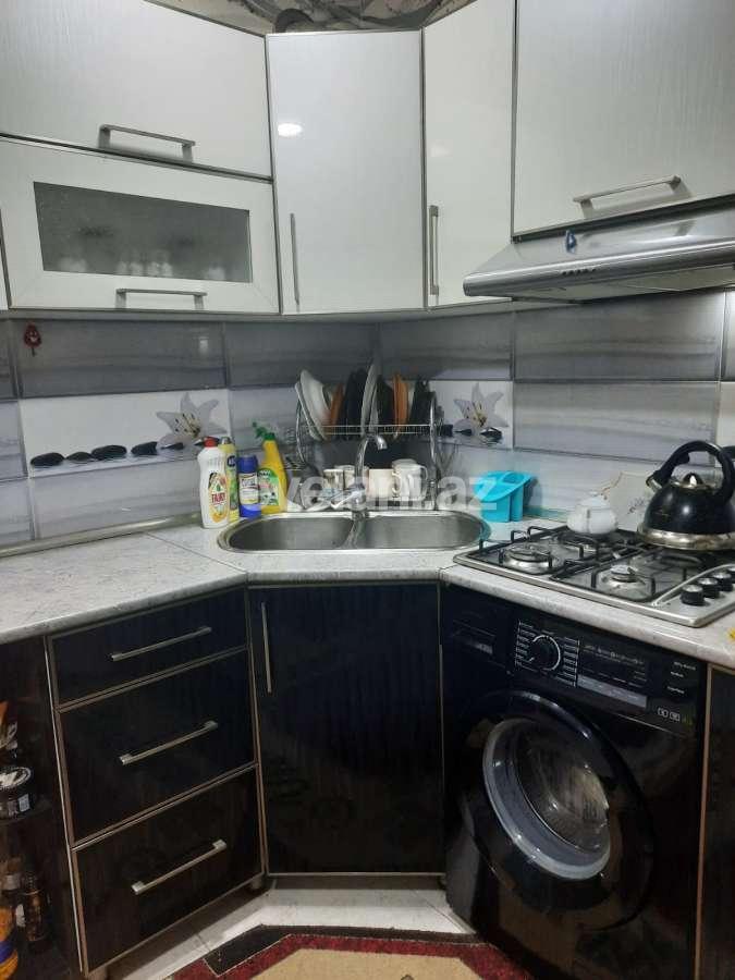 Satılır, köhnə tikili, 5 otaqlı, 125 m², Bakı, Binəqədi r, 8-ci mikrorayon q.