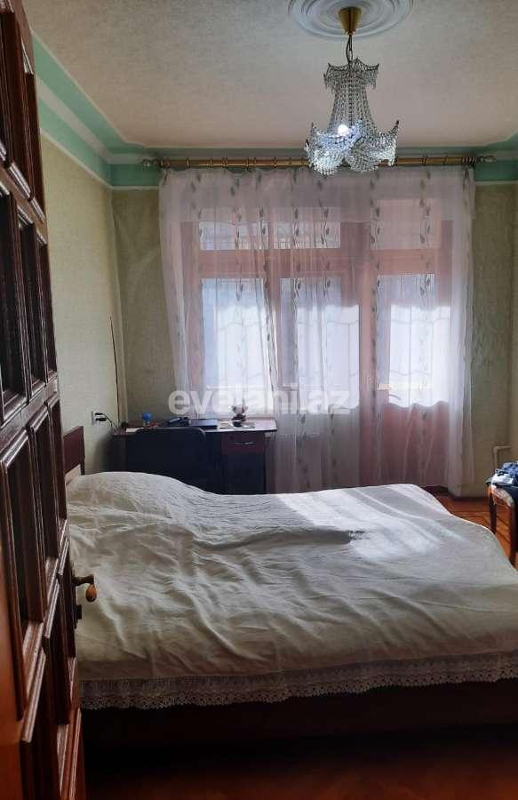 Satılır, köhnə tikili, 5 otaqlı, 125 m², Bakı, Binəqədi r, 8-ci mikrorayon q.