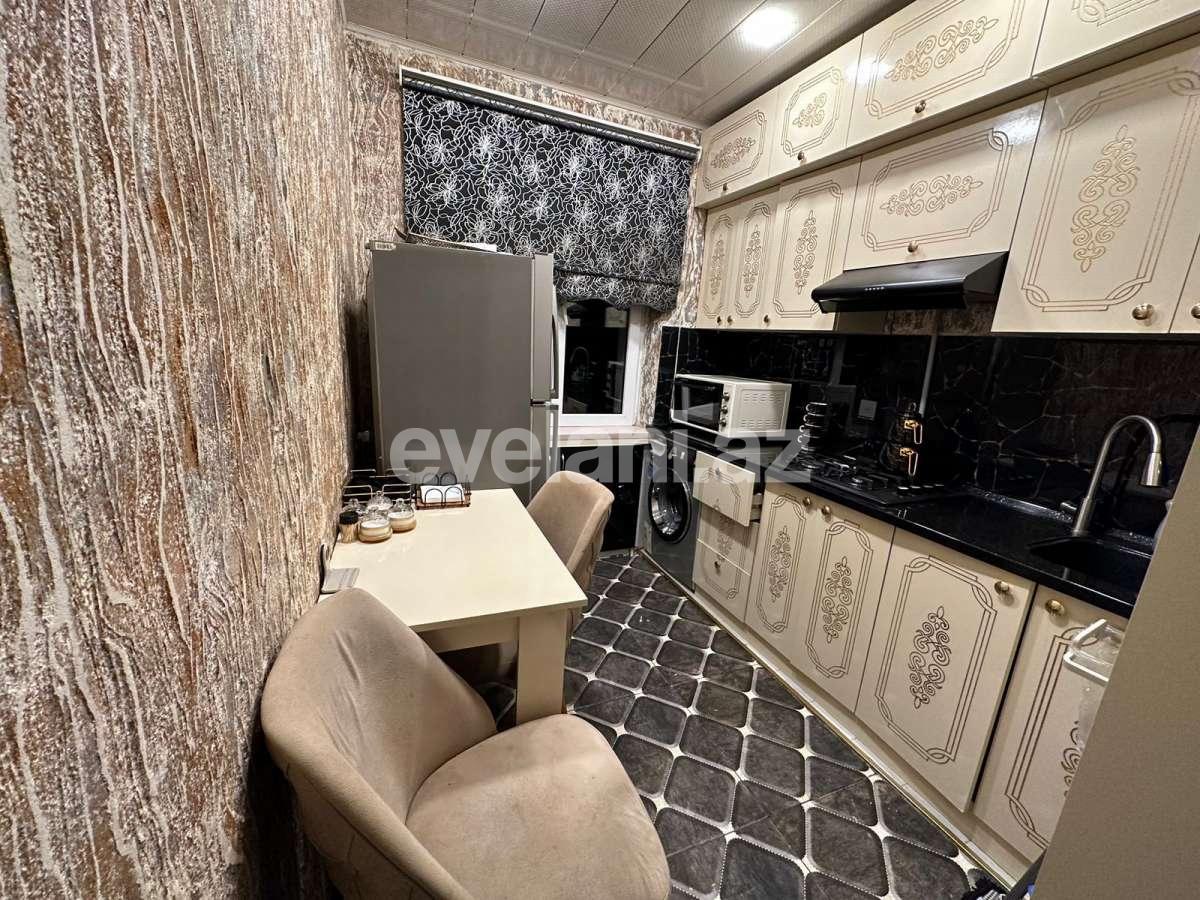 Satılır, köhnə tikili, 3 otaqlı, 78 m², Bakı, Binəqədi r, 7-ci mikrorayon q, Azadlıq prospekti m.