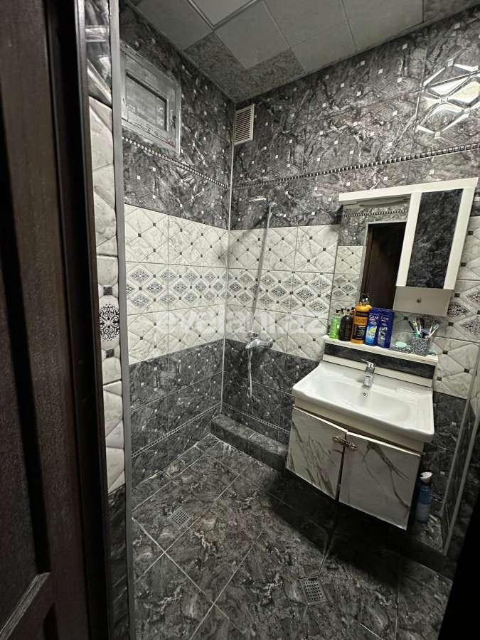 Satılır, köhnə tikili, 3 otaqlı, 78 m², Bakı, Binəqədi r, 7-ci mikrorayon q, Azadlıq prospekti m.