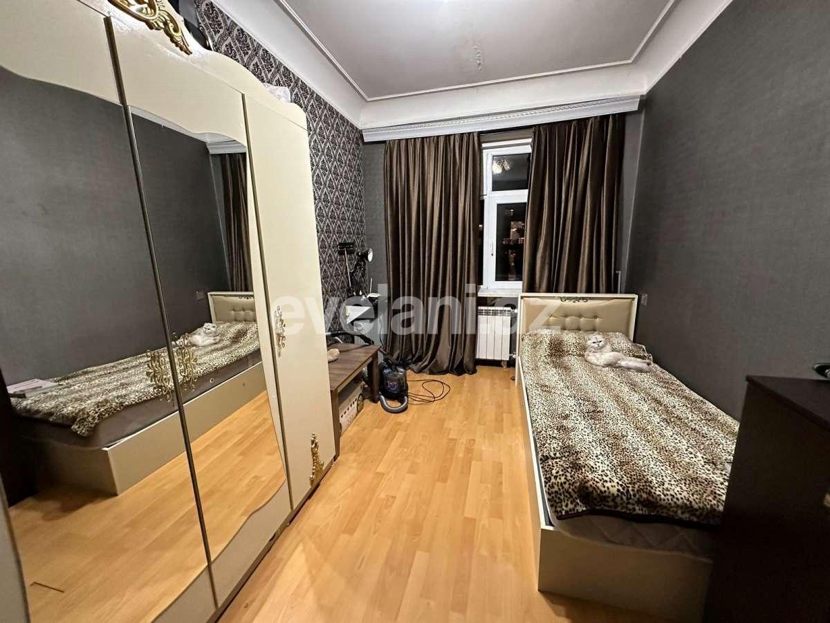 Satılır, köhnə tikili, 3 otaqlı, 78 m², Bakı, Binəqədi r, 7-ci mikrorayon q, Azadlıq prospekti m.
