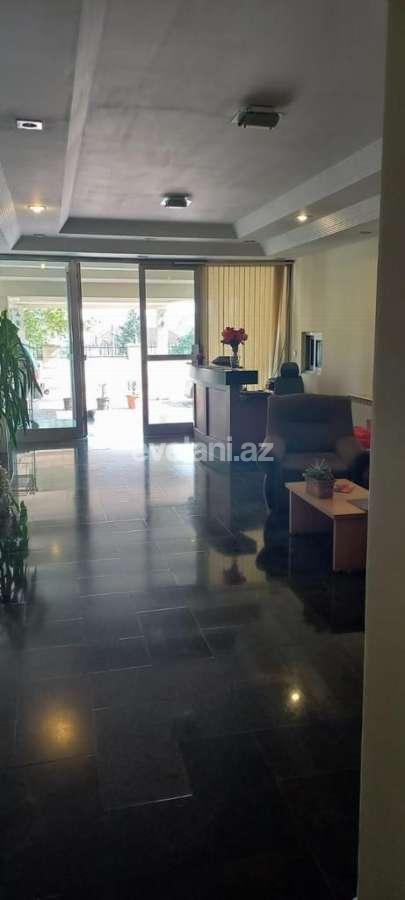 Satılır, köhnə tikili, 4 otaqlı, 200 m², Bakı, Yasamal r, Elmlər Akademiyası m.