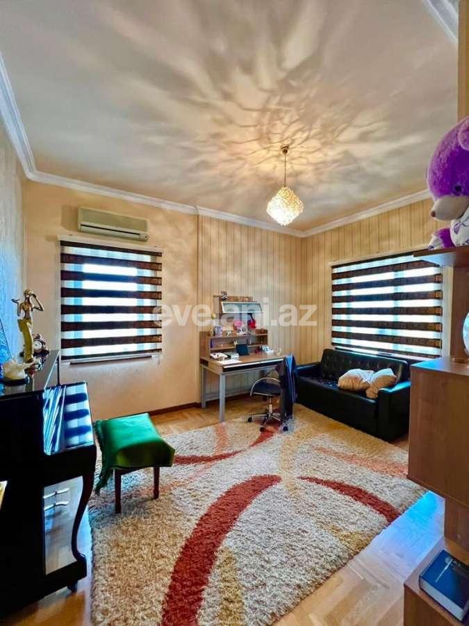 Satılır, köhnə tikili, 4 otaqlı, 200 m², Bakı, Yasamal r, Elmlər Akademiyası m.