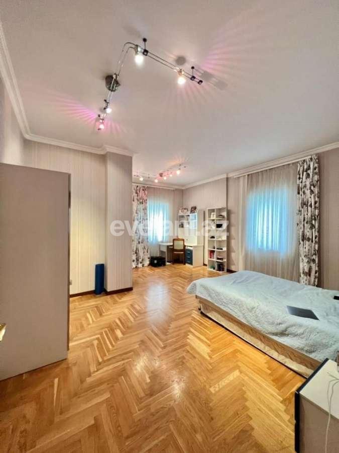 Satılır, köhnə tikili, 4 otaqlı, 200 m², Bakı, Yasamal r, Elmlər Akademiyası m.