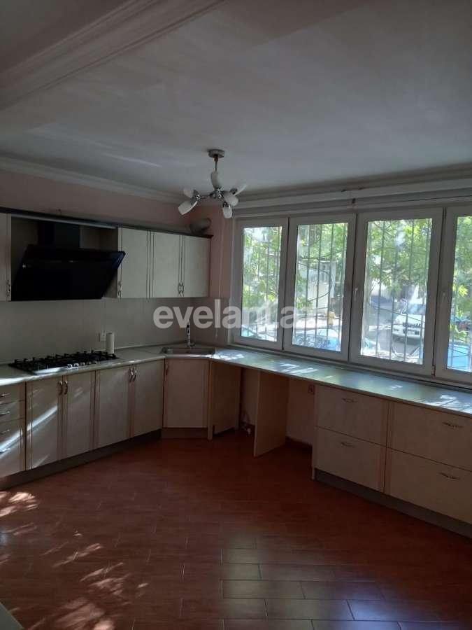 Satılır, köhnə tikili, 4 otaqlı, 130 m², Bakı, Nərimanov r, Gənclik m.