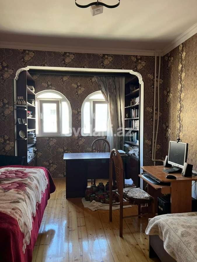 Satılır, köhnə tikili, 4 otaqlı, 100 m², Bakı, Yasamal r, Yeni Yasamal q, İnşaatçılar m.