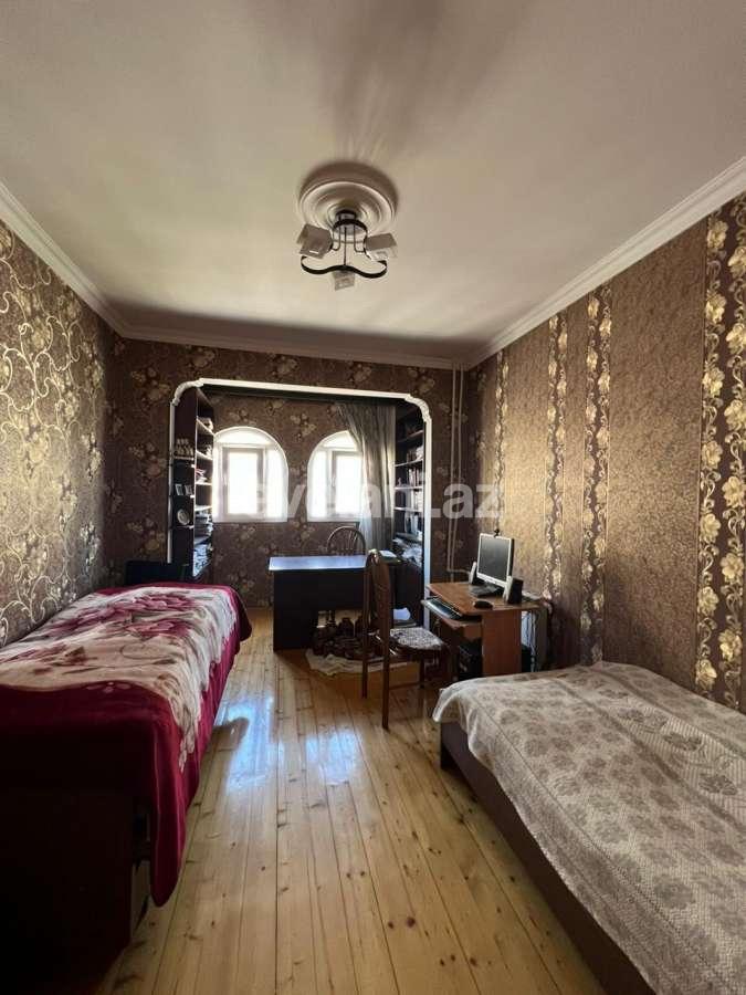 Satılır, köhnə tikili, 4 otaqlı, 100 m², Bakı, Yasamal r, Yeni Yasamal q, İnşaatçılar m.