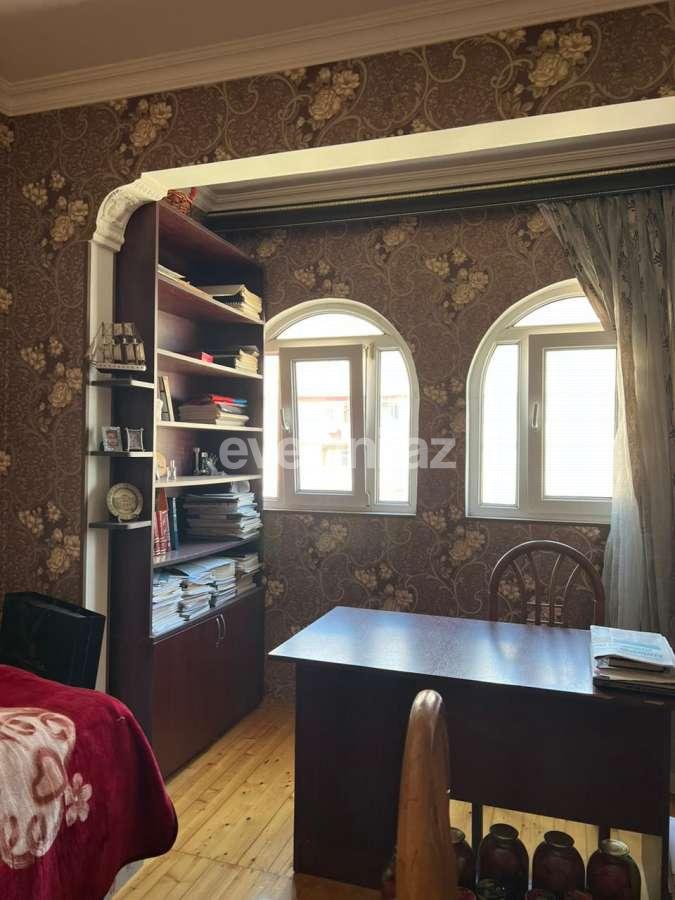 Satılır, köhnə tikili, 4 otaqlı, 100 m², Bakı, Yasamal r, Yeni Yasamal q, İnşaatçılar m.
