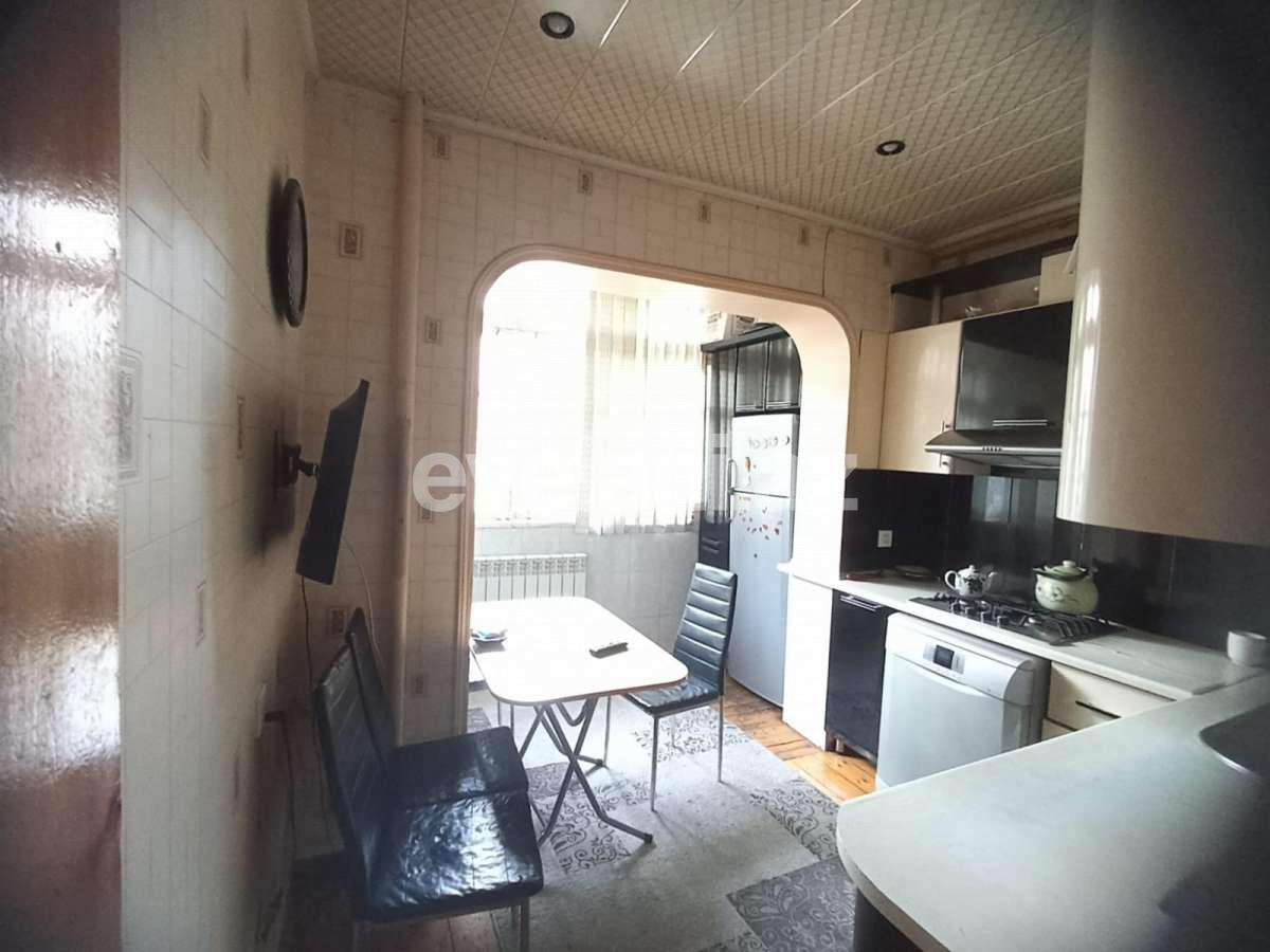 Satılır, köhnə tikili, 3 otaqlı, 72 m², Bakı, Nərimanov r, Gənclik m.