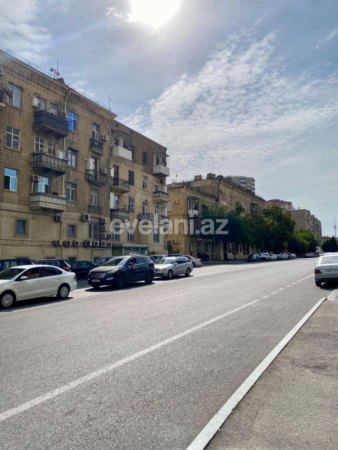 Satılır, köhnə tikili, 3 otaqlı, 75 m², Bakı, Yasamal r, Elmlər Akademiyası m.