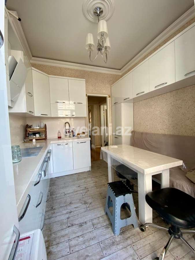 Satılır, köhnə tikili, 3 otaqlı, 75 m², Bakı, Yasamal r, Elmlər Akademiyası m.