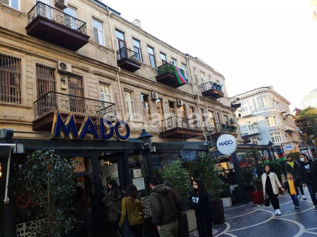 Сдаётся, вторичка, 2-комнаты, 65 m², Баку, Сабаильский r, Ичери Шехер m.