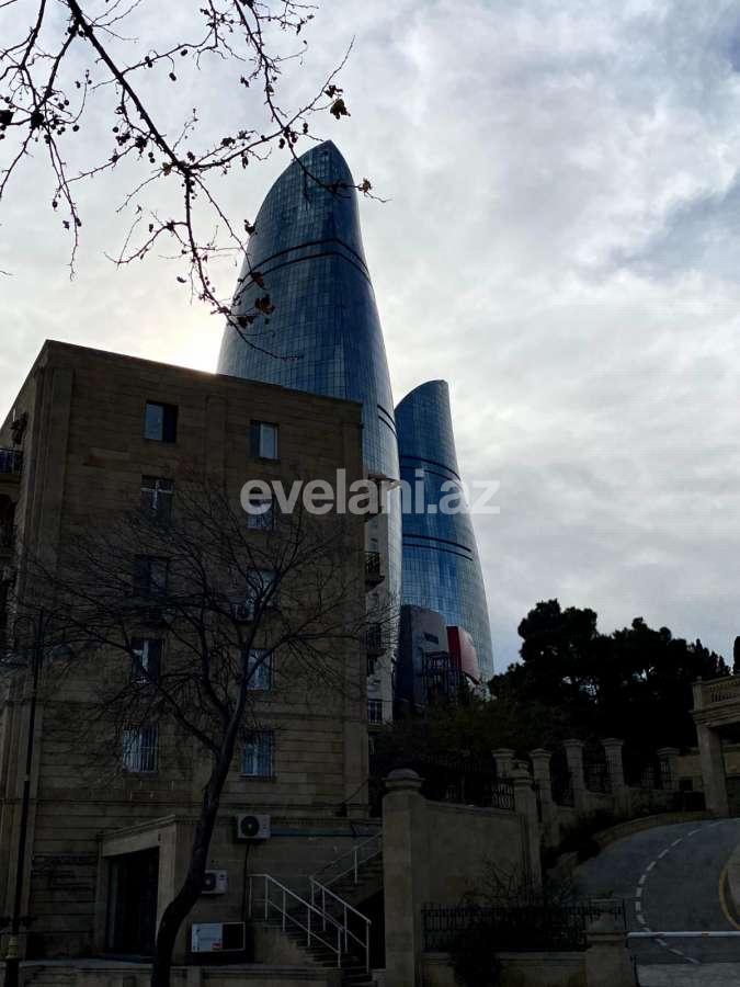 Продаётся, вторичка, 3-комнаты, 70 m², Баку, Сабаильский r, Ичери Шехер m.