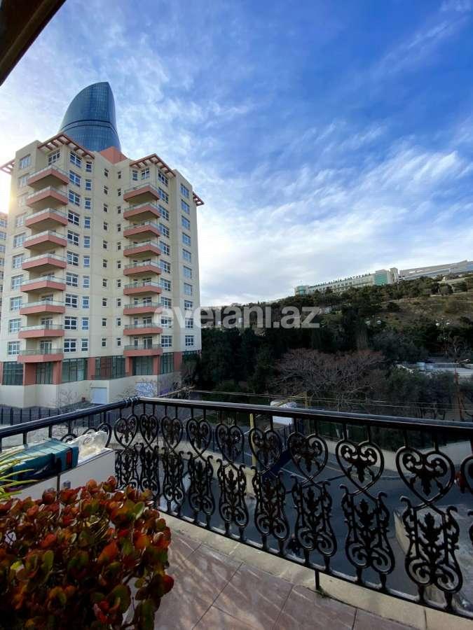 Продаётся, вторичка, 3-комнаты, 70 m², Баку, Сабаильский r, Ичери Шехер m.