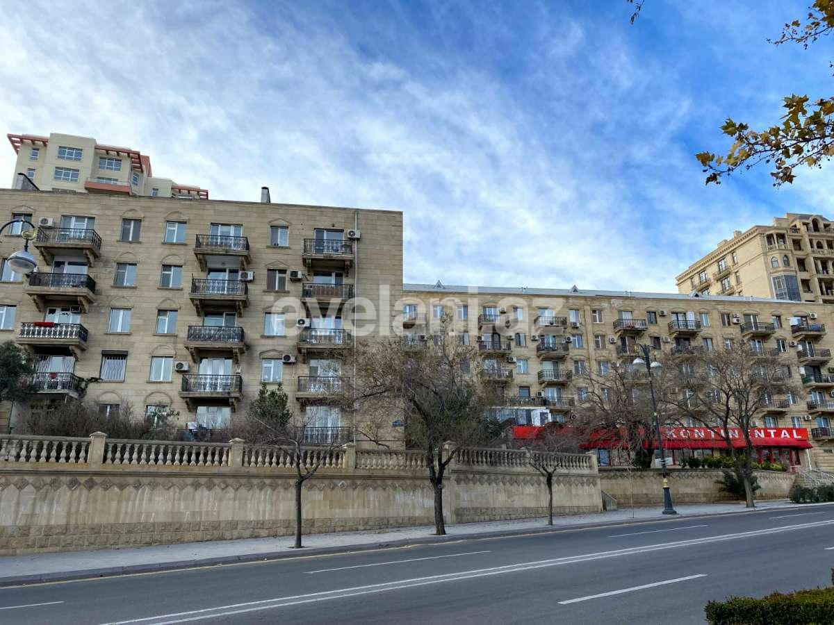 Продаётся, вторичка, 3-комнаты, 70 m², Баку, Сабаильский r, Ичери Шехер m.