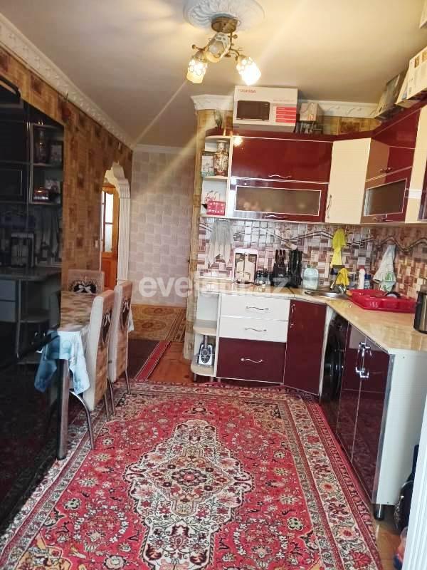 Satılır, köhnə tikili, 3 otaqlı, 70 m², Bakı, Suraxanı r, Qaraçuxur q, Neftçilər m.