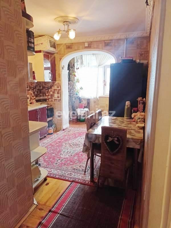 Satılır, köhnə tikili, 3 otaqlı, 70 m², Bakı, Suraxanı r, Qaraçuxur q, Neftçilər m.