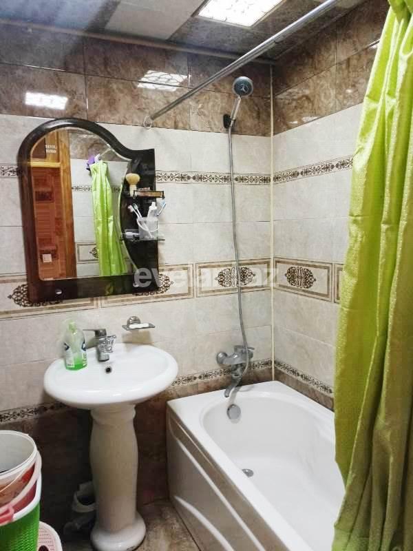 Satılır, köhnə tikili, 3 otaqlı, 70 m², Bakı, Suraxanı r, Qaraçuxur q, Neftçilər m.