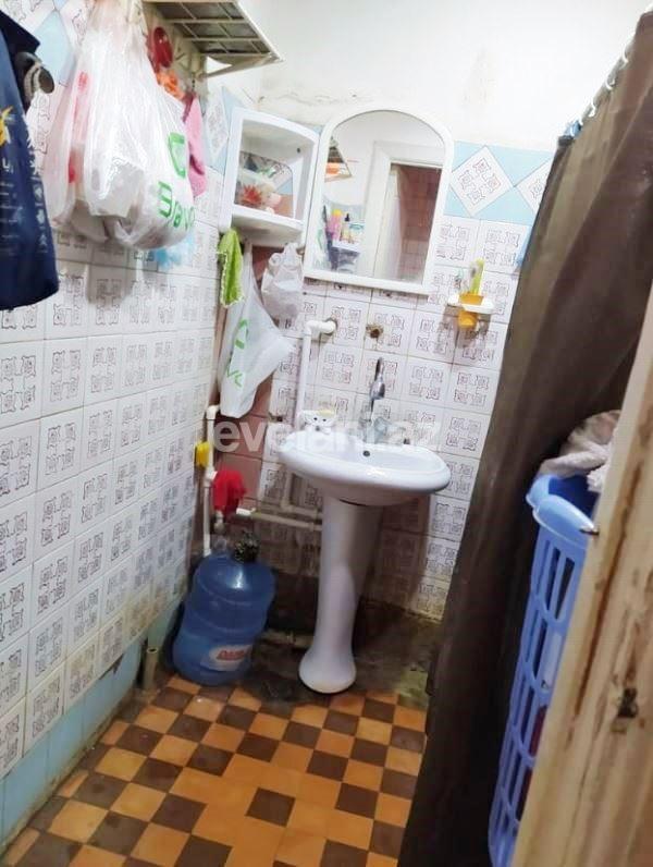 Satılır, köhnə tikili, 4 otaqlı, 100 m², Bakı, Nizami r, 8-ci kilometr q, Xalqlar Dostluğu m.