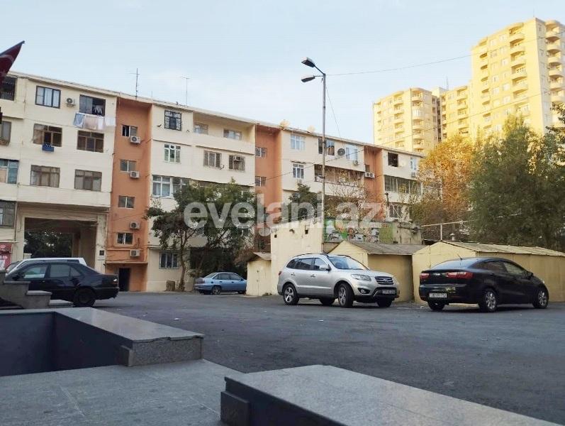 Satılır, köhnə tikili, 4 otaqlı, 100 m², Bakı, Nizami r, 8-ci kilometr q, Xalqlar Dostluğu m.