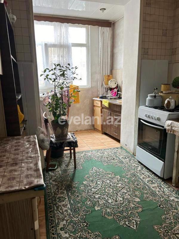 Satılır, köhnə tikili, 4 otaqlı, 100 m², Bakı, Nizami r, 8-ci kilometr q, Xalqlar Dostluğu m.