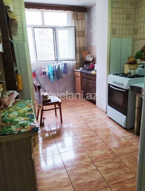 Satılır, köhnə tikili, 4 otaqlı, 100 m², Bakı, Nizami r, 8-ci kilometr q, Xalqlar Dostluğu m.
