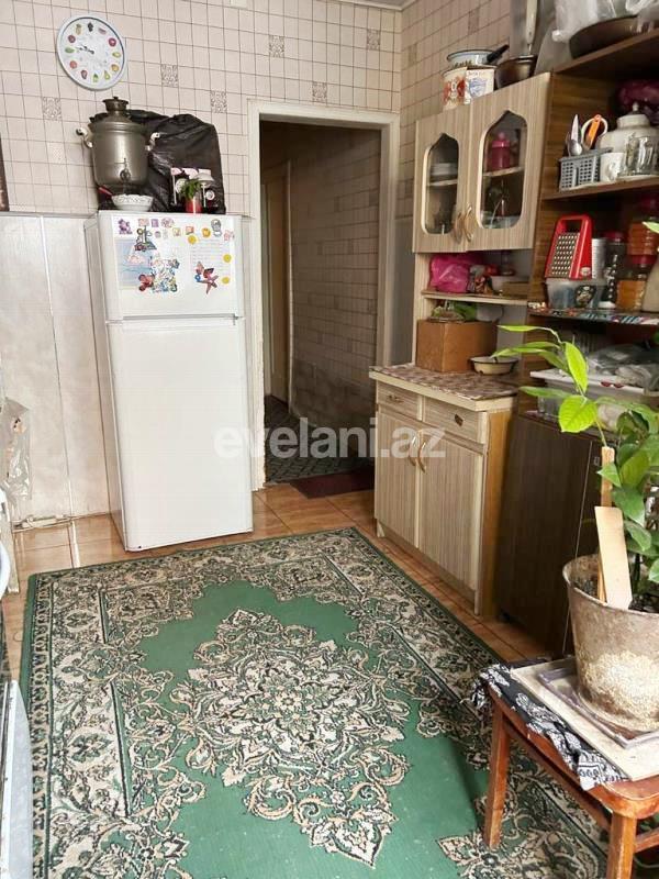 Satılır, köhnə tikili, 4 otaqlı, 100 m², Bakı, Nizami r, 8-ci kilometr q, Xalqlar Dostluğu m.