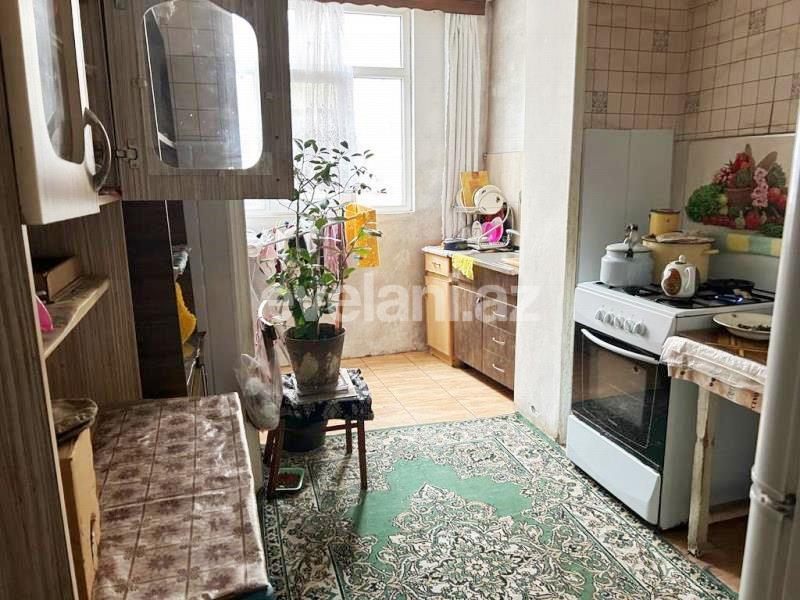 Satılır, köhnə tikili, 4 otaqlı, 100 m², Bakı, Nizami r, 8-ci kilometr q, Xalqlar Dostluğu m.