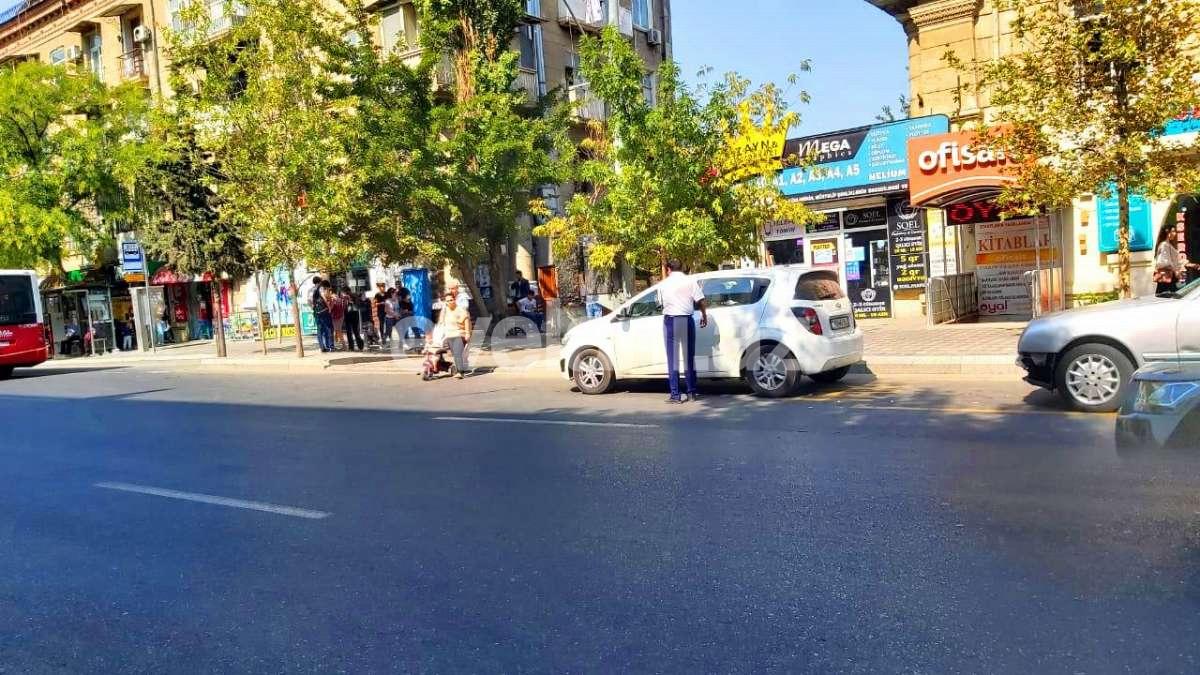 Satılır, köhnə tikili, 3 otaqlı, 70 m², Bakı, Yasamal r, Elmlər Akademiyası m.