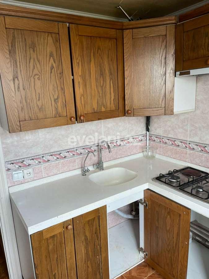 Sale, old building, 3 room, 70 m², Baku, Nizami r, 8-th kilometer d, Neftchilar m.