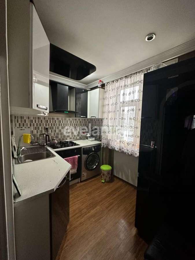 Satılır, köhnə tikili, 3 otaqlı, 70 m², Bakı, Nizami r, Qara Qarayev m.