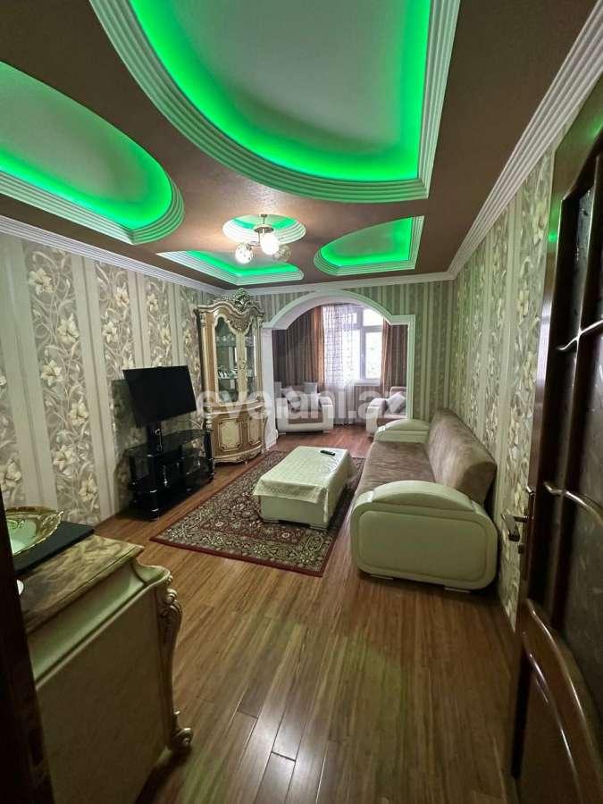 Satılır, köhnə tikili, 3 otaqlı, 70 m², Bakı, Nizami r, Qara Qarayev m.
