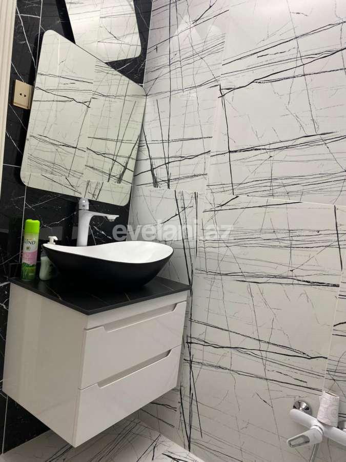 Satılır, köhnə tikili, 4 otaqlı, 106 m², Bakı, Nizami r, Xalqlar Dostluğu m.