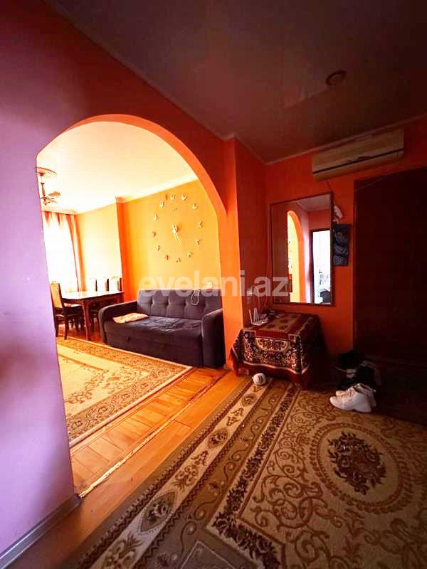 Satılır, köhnə tikili, 3 otaqlı, 70 m², Bakı, Nizami r, 8-ci kilometr q, Qara Qarayev m.