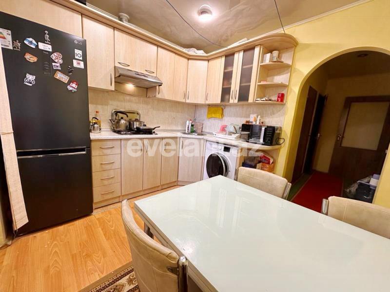 Satılır, köhnə tikili, 3 otaqlı, 70 m², Bakı, Nizami r, 8-ci kilometr q, Qara Qarayev m.