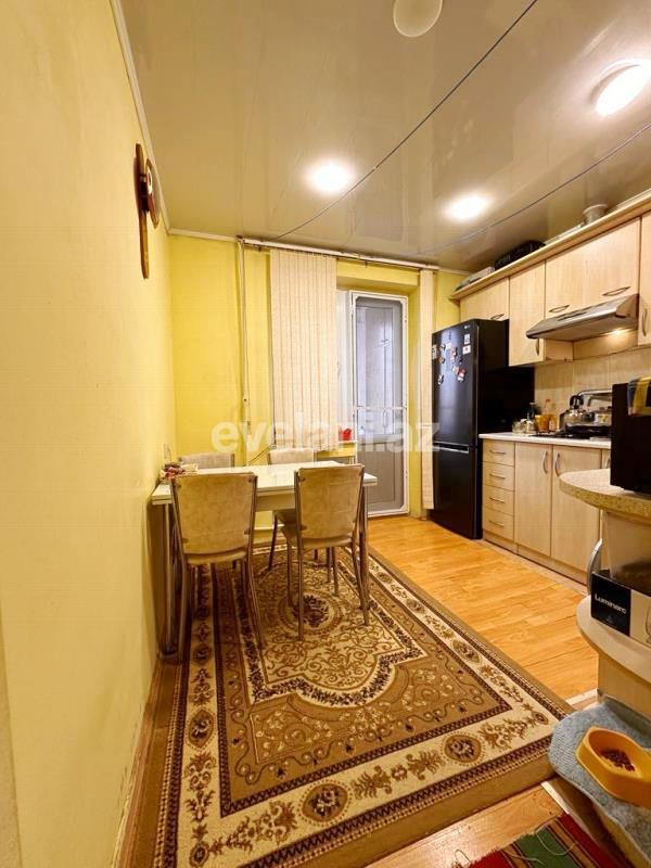 Satılır, köhnə tikili, 3 otaqlı, 70 m², Bakı, Nizami r, 8-ci kilometr q, Qara Qarayev m.