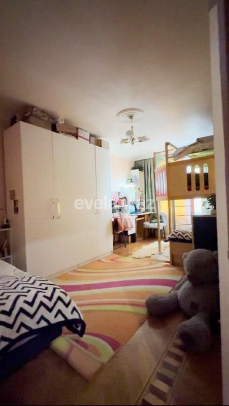 Satılır, köhnə tikili, 3 otaqlı, 70 m², Bakı, Nizami r, 8-ci kilometr q, Qara Qarayev m.