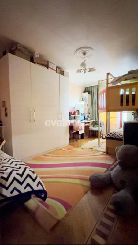 Satılır, köhnə tikili, 3 otaqlı, 70 m², Bakı, Nizami r, 8-ci kilometr q, Qara Qarayev m.