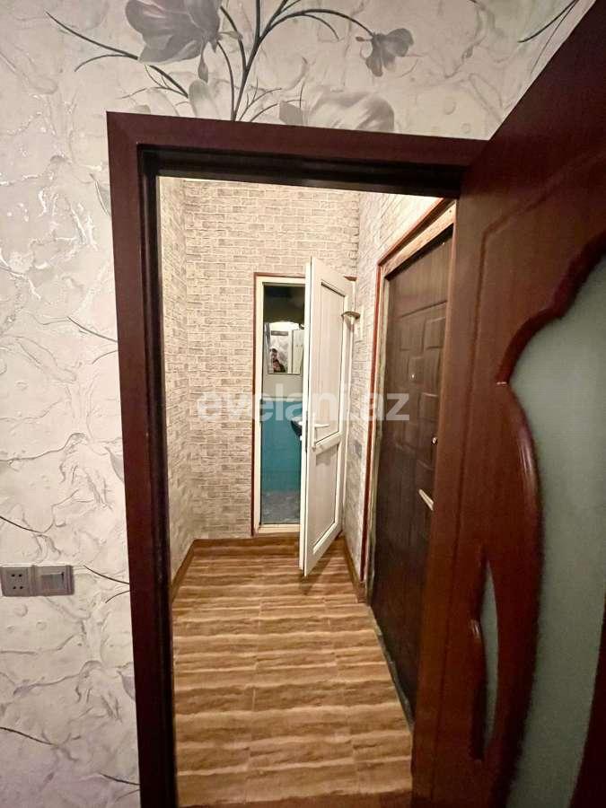 Satılır, köhnə tikili, 2 otaqlı, 35.99 m², Bakı, Nəsimi r, 5-ci mikrorayon q, Memar Əcəmi m.