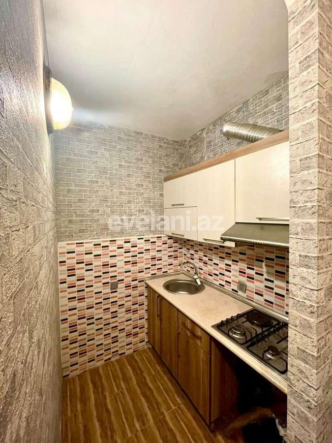 Satılır, köhnə tikili, 2 otaqlı, 35.99 m², Bakı, Nəsimi r, 5-ci mikrorayon q, Memar Əcəmi m.