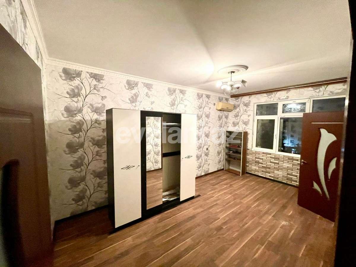 Satılır, köhnə tikili, 2 otaqlı, 35.99 m², Bakı, Nəsimi r, 5-ci mikrorayon q, Memar Əcəmi m.