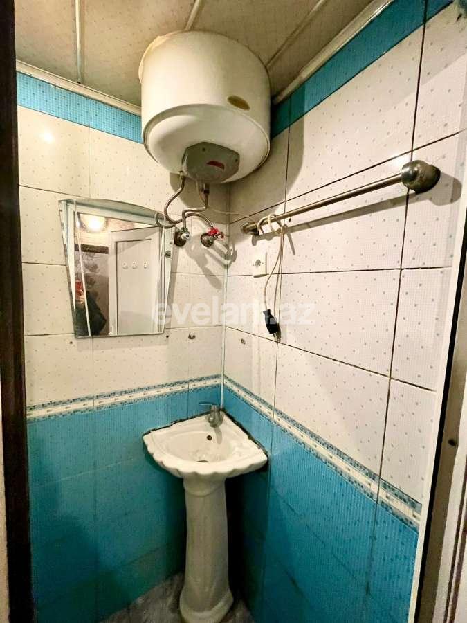 Satılır, köhnə tikili, 2 otaqlı, 35.99 m², Bakı, Nəsimi r, 5-ci mikrorayon q, Memar Əcəmi m.