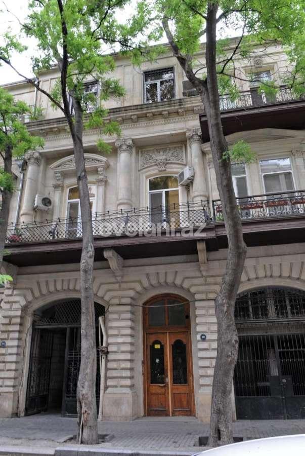 Kirayə verilir, köhnə tikili, 2 otaqlı, 97 m², Bakı, Səbail r, Sahil m.