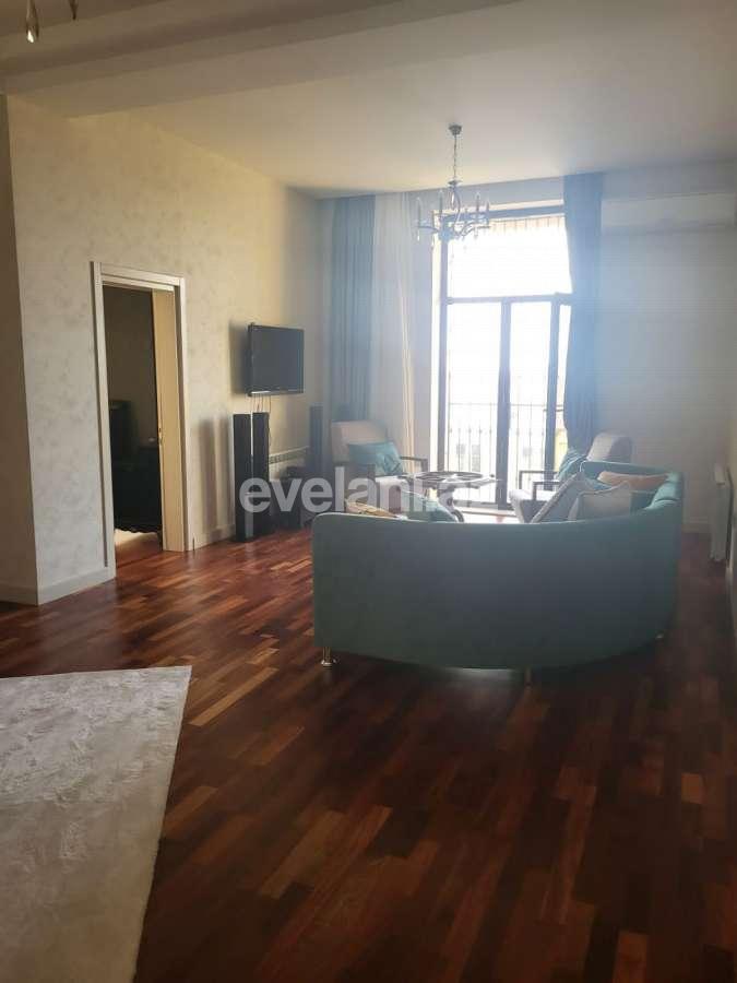 Kirayə verilir, həyət evi / bağ, 5 otaqlı, 300 m², Bakı, Abşeron r, Novxanı q.