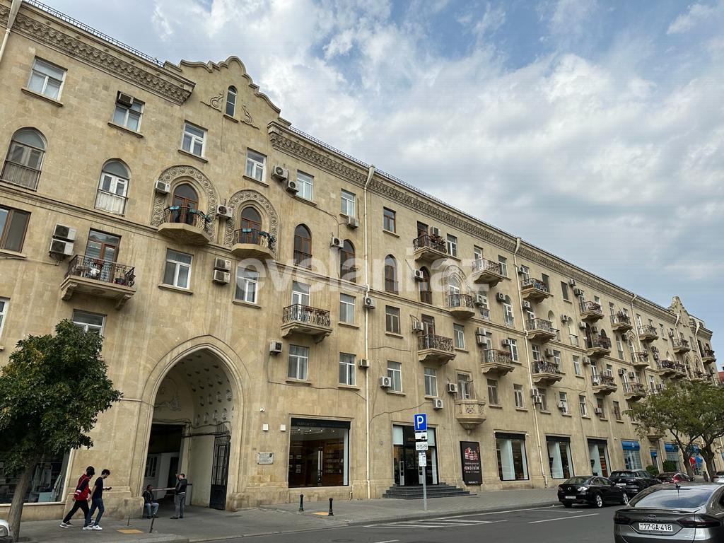 Rent, old building, 2 room, 65 m², Baku, Nasimi r.